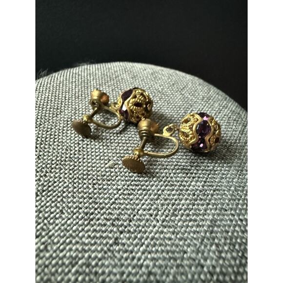 Vintage Dangle Drop Purple Glass Bead Earrings Gold Tone Filagree Screw Back - Picture 3 of 5